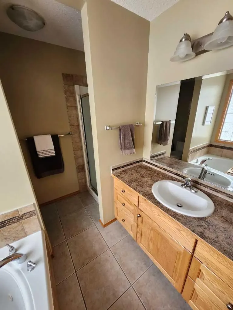 31 Oaklands Crescent Red Deer AB T4P 0C4
