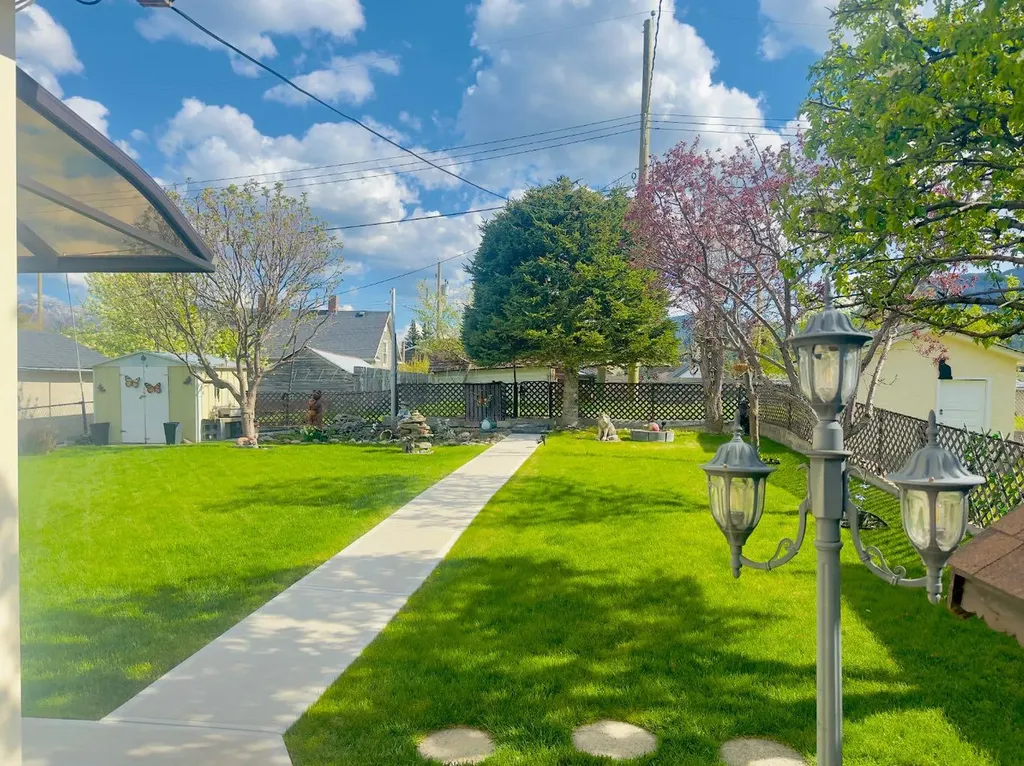 7710 24 Avenue Coleman AB T0K0M0