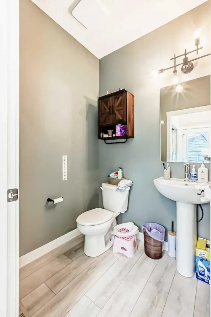 223 Wolf Creek Avenue SE Calgary AB T2X4X1