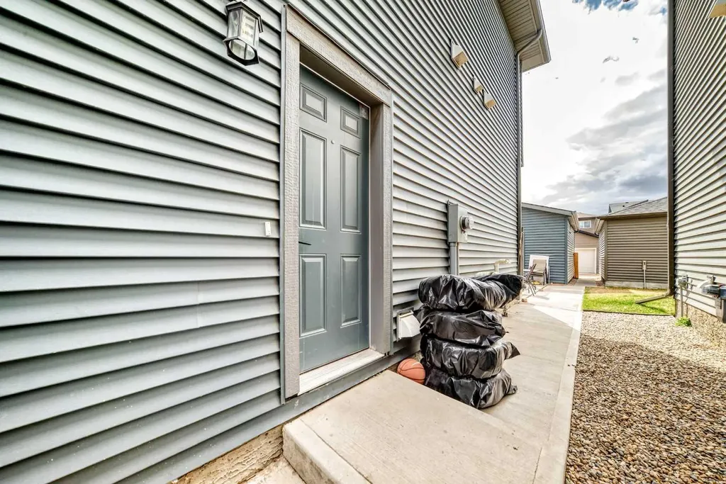 223 Wolf Creek Avenue SE Calgary AB T2X4X1