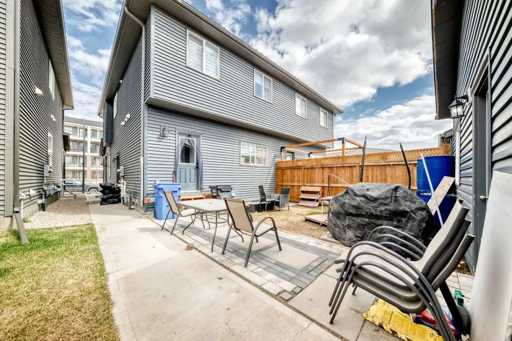 223 Wolf Creek Avenue SE Calgary AB T2X4X1