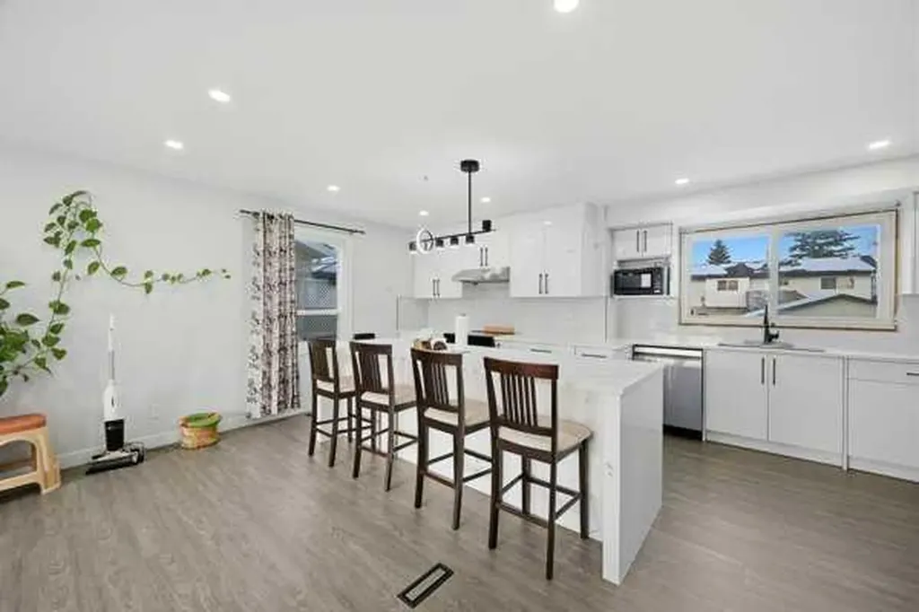 171 Rundlefield Crescent NE Calgary AB T1Y2V8