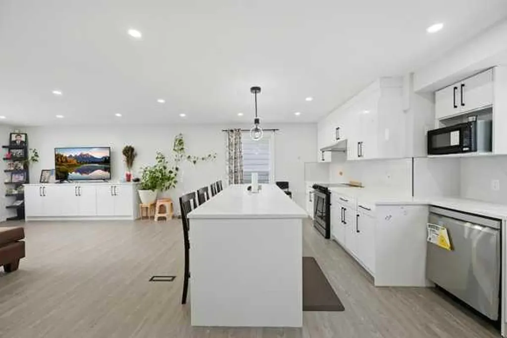 171 Rundlefield Crescent NE Calgary AB T1Y2V8