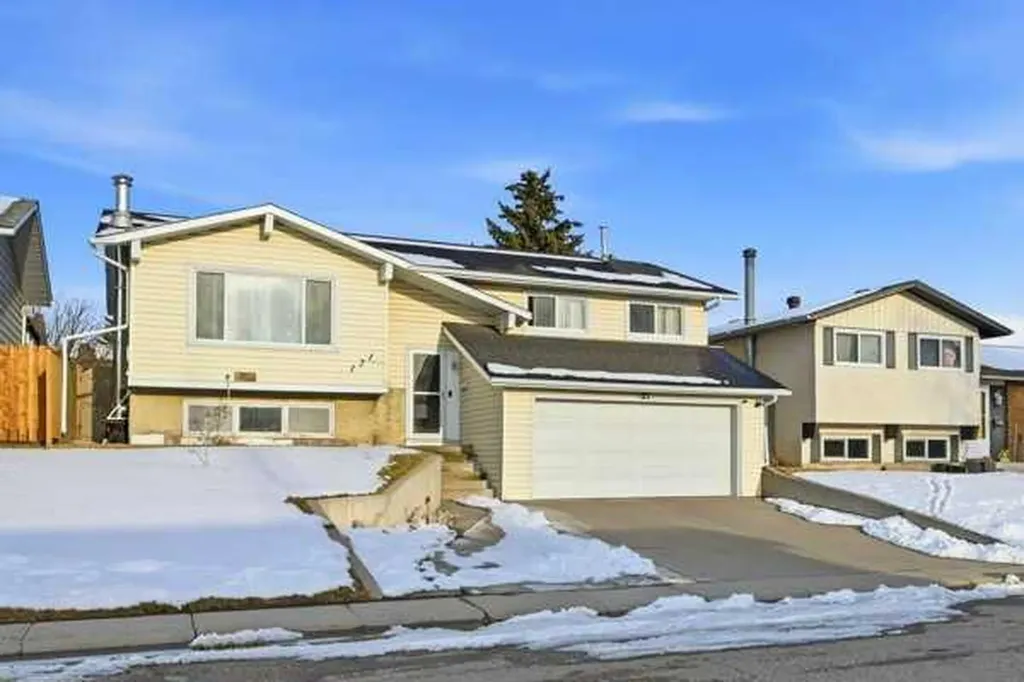 171 Rundlefield Crescent NE Calgary AB T1Y2V8