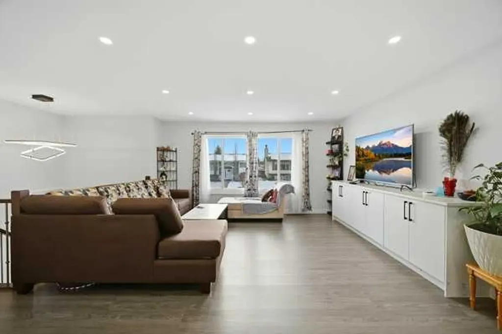 171 Rundlefield Crescent NE Calgary AB T1Y2V8