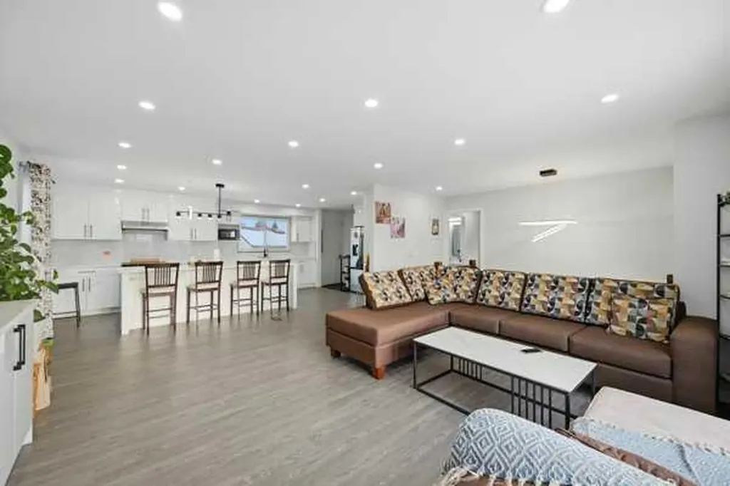 171 Rundlefield Crescent NE Calgary AB T1Y2V8