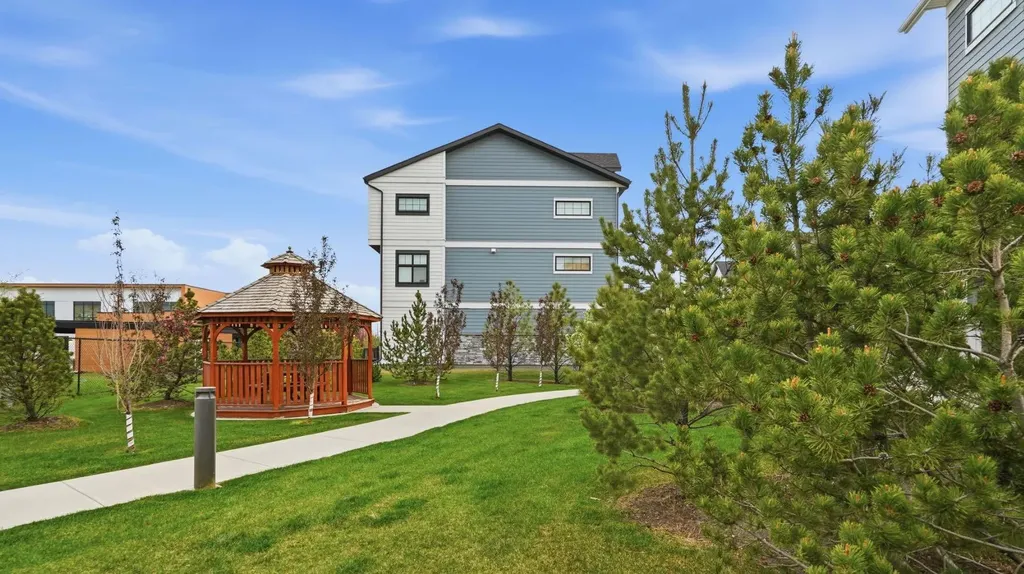 99 Les Jardins Park SE Calgary AB T2C 5V3