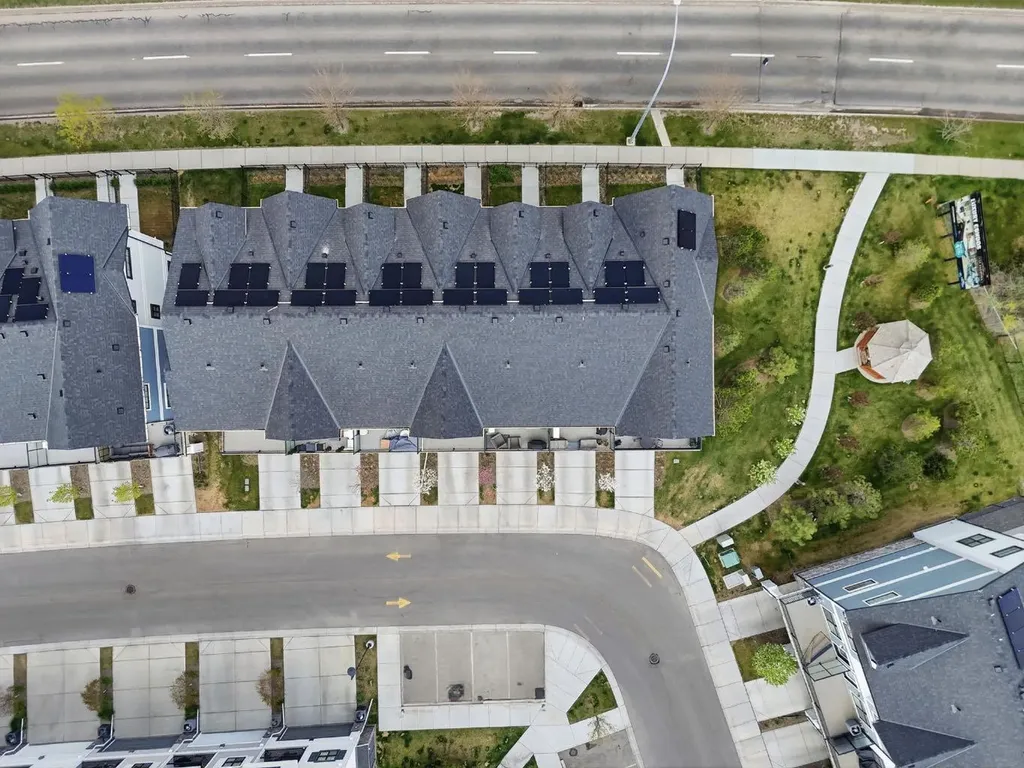 99 Les Jardins Park SE Calgary AB T2C 5V3