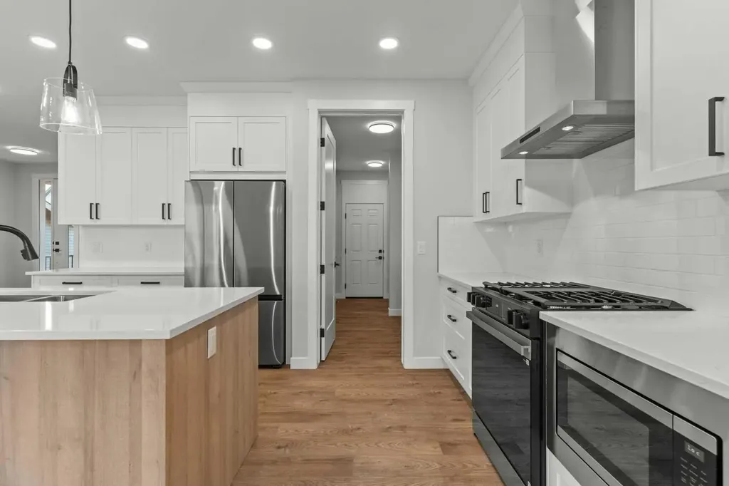 294 Kinniburgh Loop Chestermere AB T1X 3C3