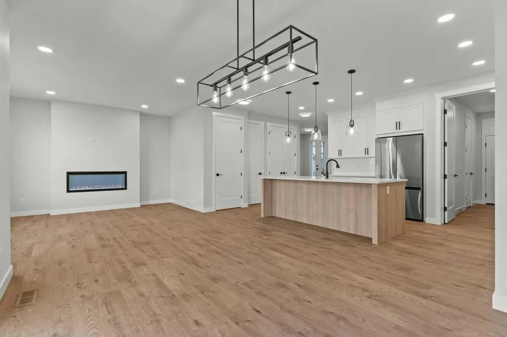 294 Kinniburgh Loop Chestermere AB T1X 3C3