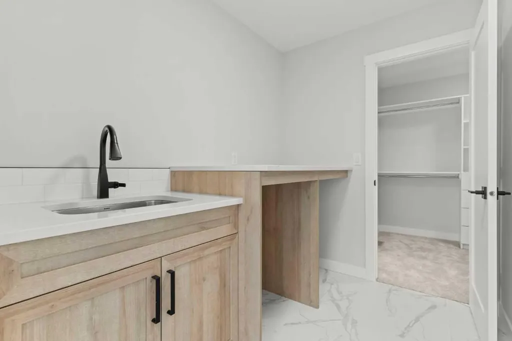 294 Kinniburgh Loop Chestermere AB T1X 3C3