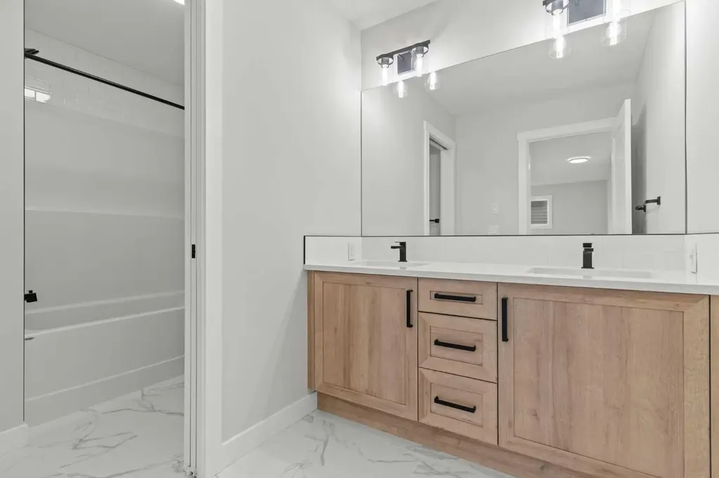 294 Kinniburgh Loop Chestermere AB T1X 3C3