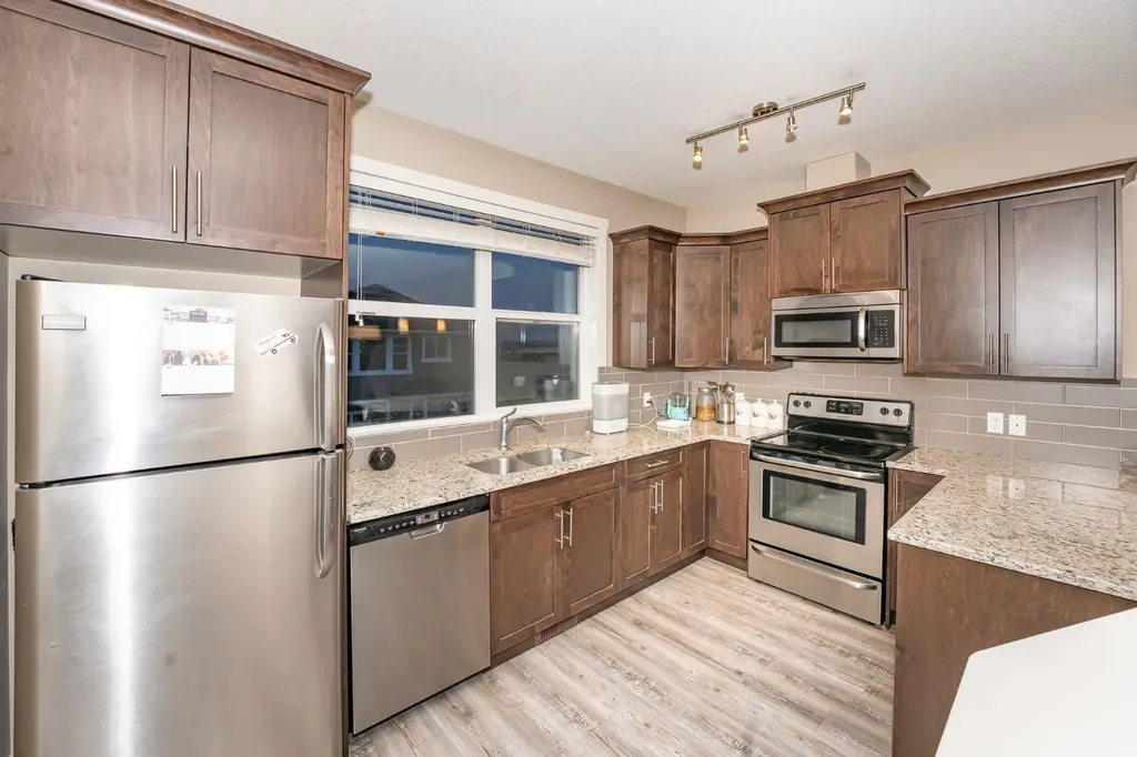 638 Redstone View NE Calgary AB T3N 0M9