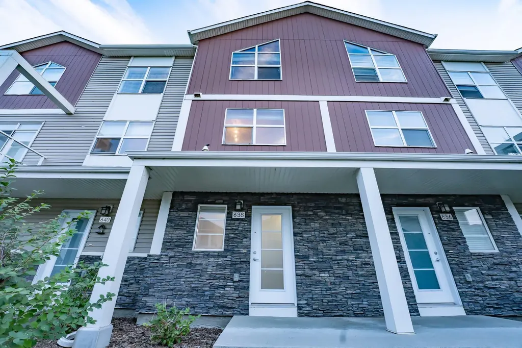 638 Redstone View NE Calgary AB T3N 0M9