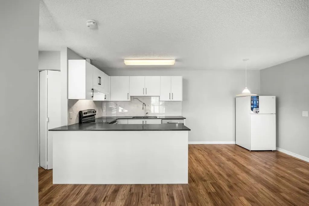 2623 Edenwold Heights NW Calgary AB T3A 3Y5