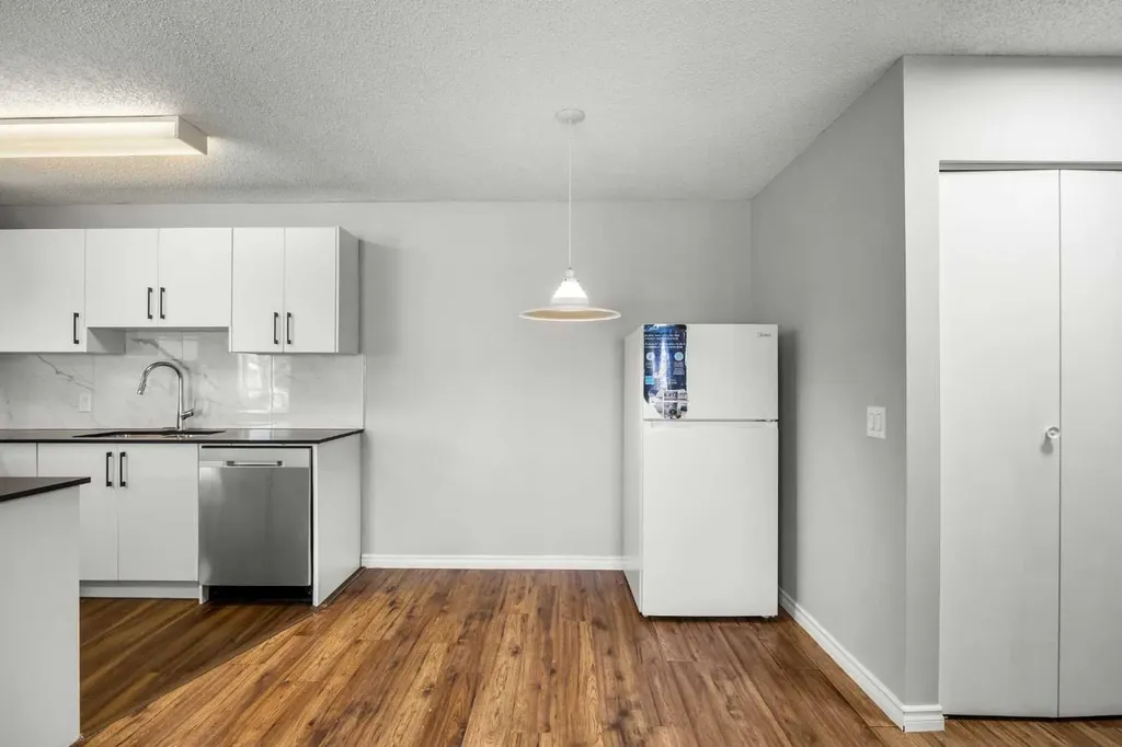 2623 Edenwold Heights NW Calgary AB T3A 3Y5