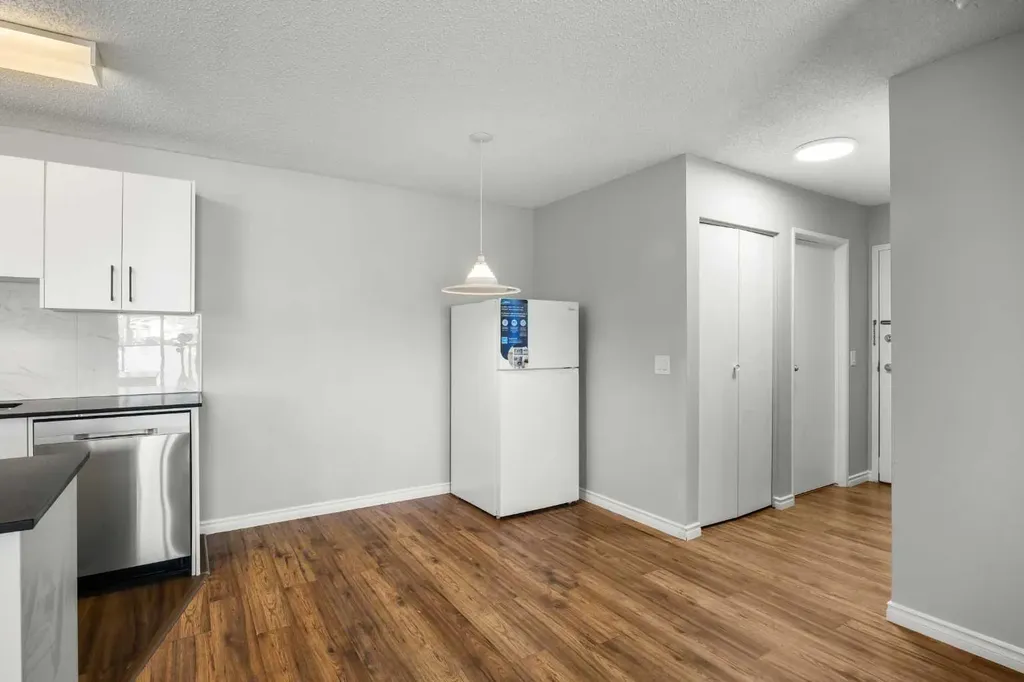 2623 Edenwold Heights NW Calgary AB T3A 3Y5