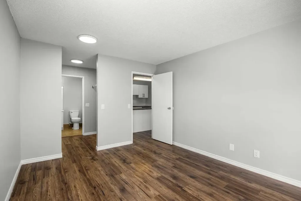 2623 Edenwold Heights NW Calgary AB T3A 3Y5