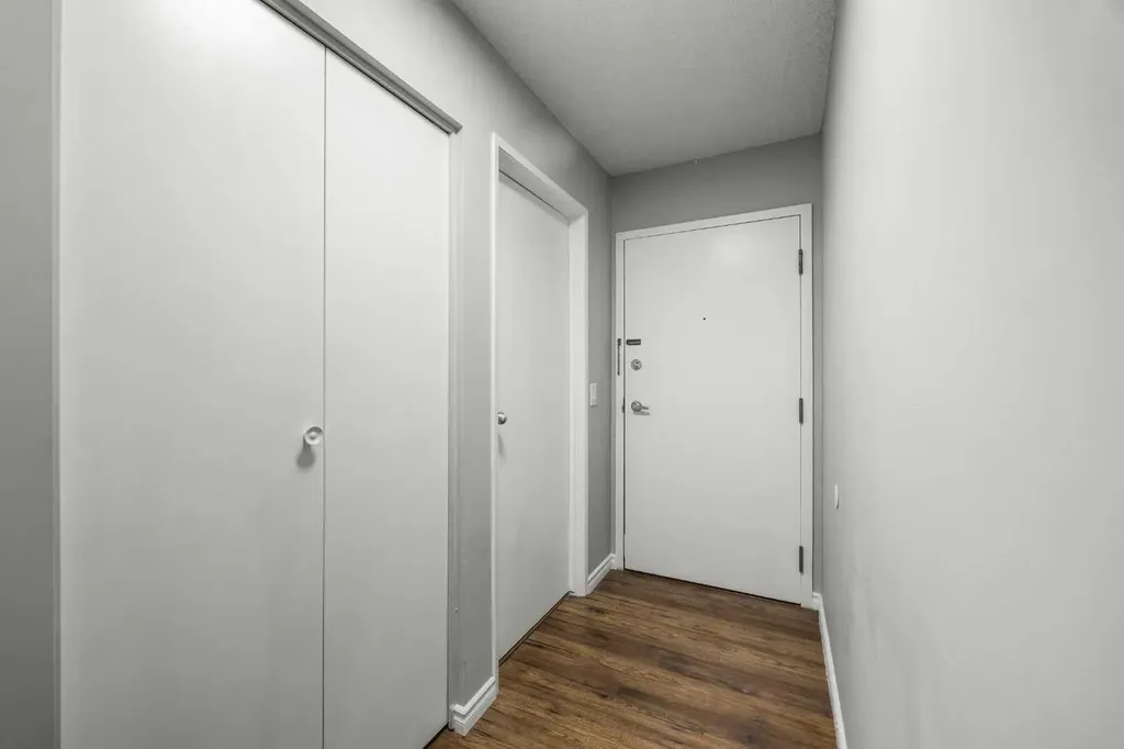 2623 Edenwold Heights NW Calgary AB T3A 3Y5