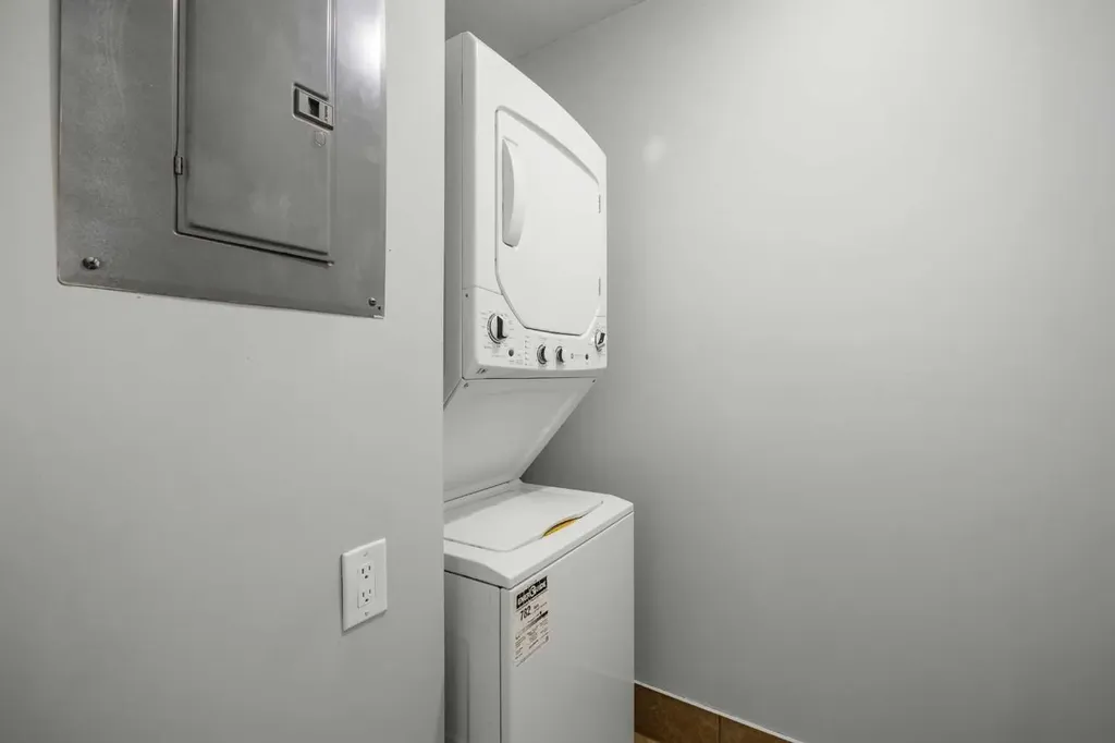 2623 Edenwold Heights NW Calgary AB T3A 3Y5