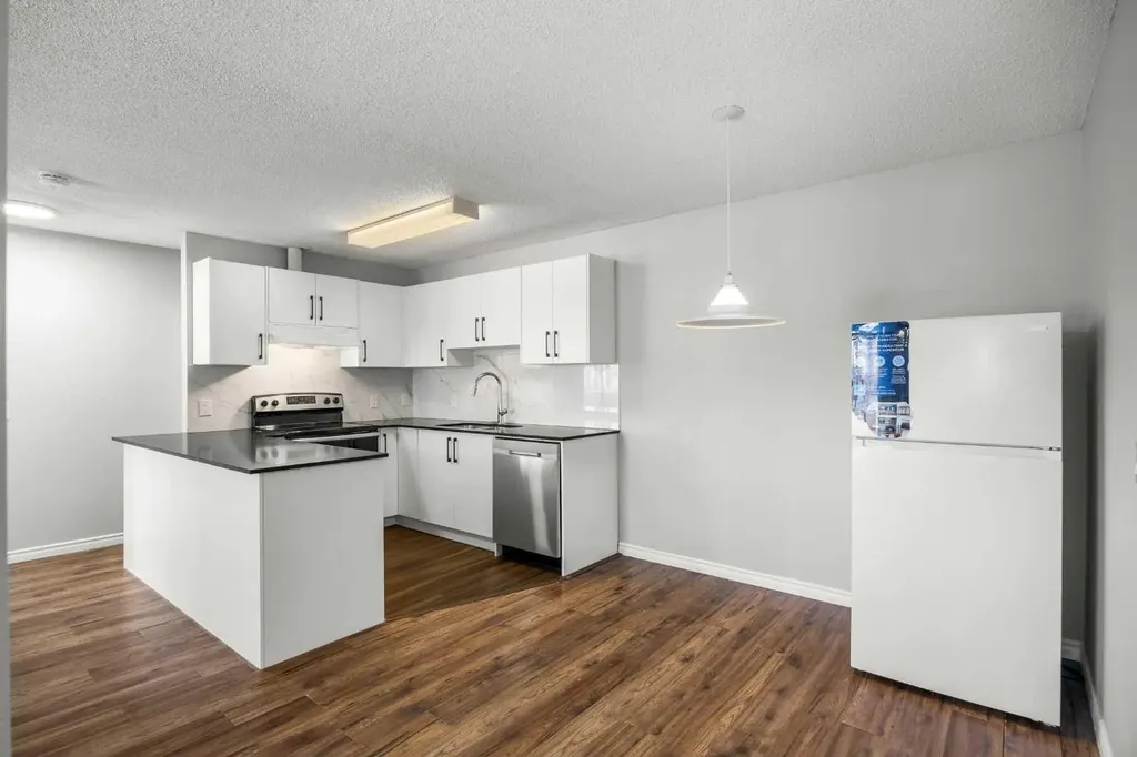 2623 Edenwold Heights NW Calgary AB T3A 3Y5