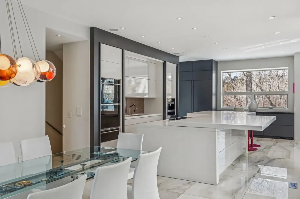 710 Rideau Road SW Calgary AB T2S 0R6
