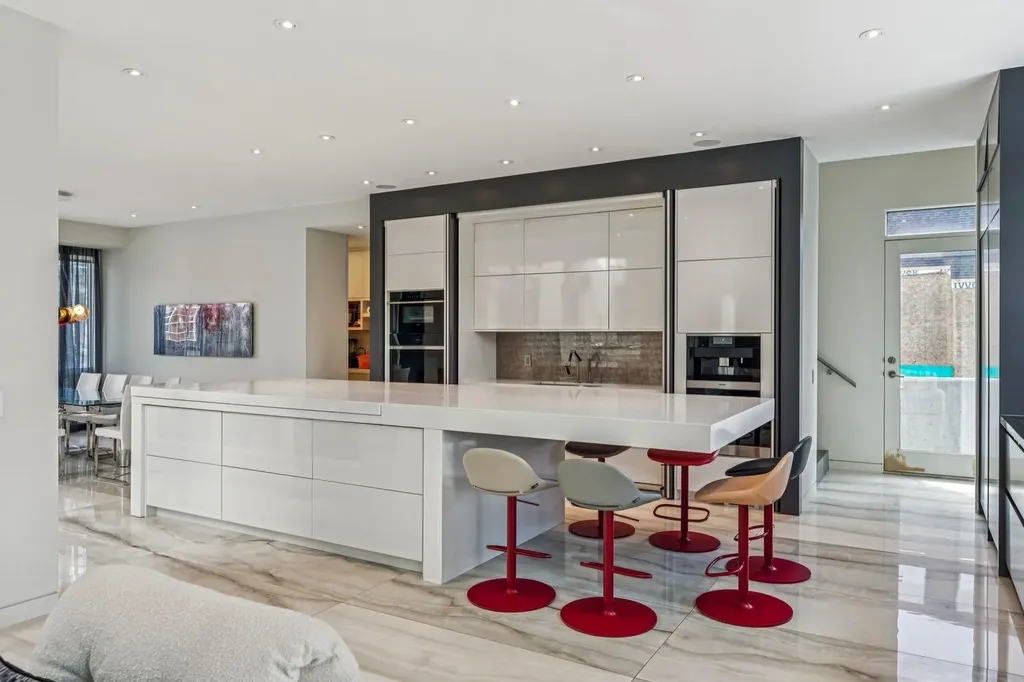 710 Rideau Road SW Calgary AB T2S 0R6