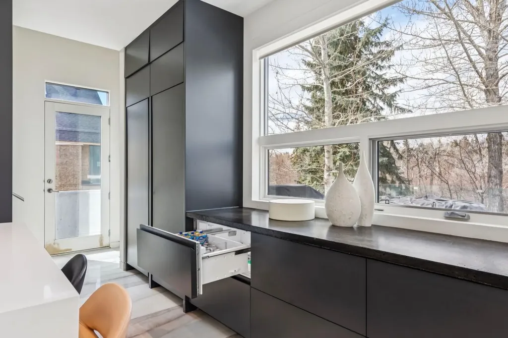 710 Rideau Road SW Calgary AB T2S 0R6