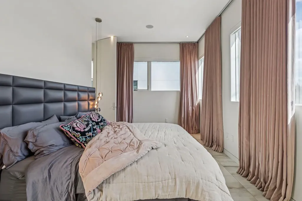 710 Rideau Road SW Calgary AB T2S 0R6