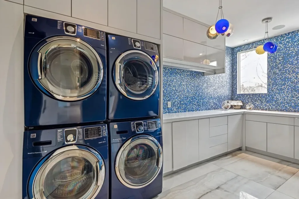 710 Rideau Road SW Calgary AB T2S 0R6