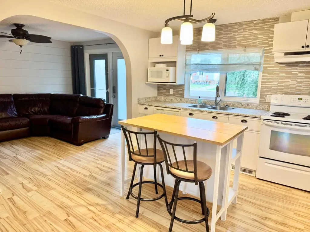 107 Central Avenue S.w Falher AB T0H 1M0