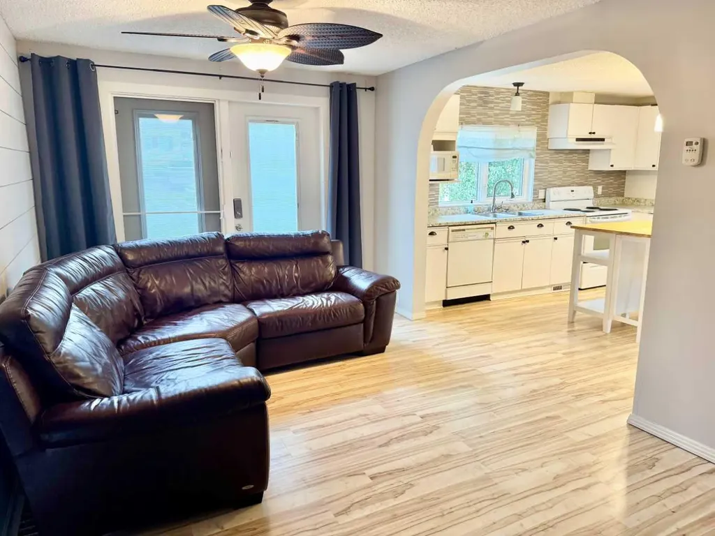 107 Central Avenue S.w Falher AB T0H 1M0