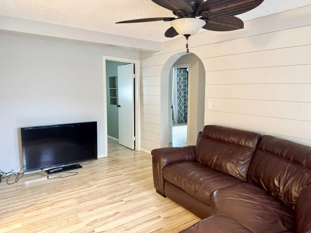 107 Central Avenue S.w Falher AB T0H 1M0