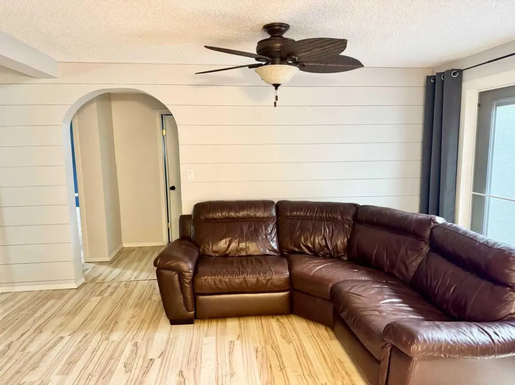 107 Central Avenue S.w Falher AB T0H 1M0