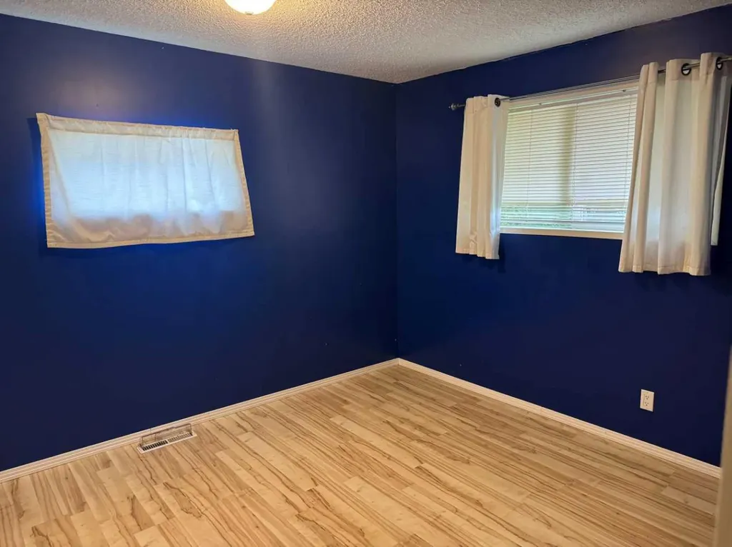 107 Central Avenue S.w Falher AB T0H 1M0