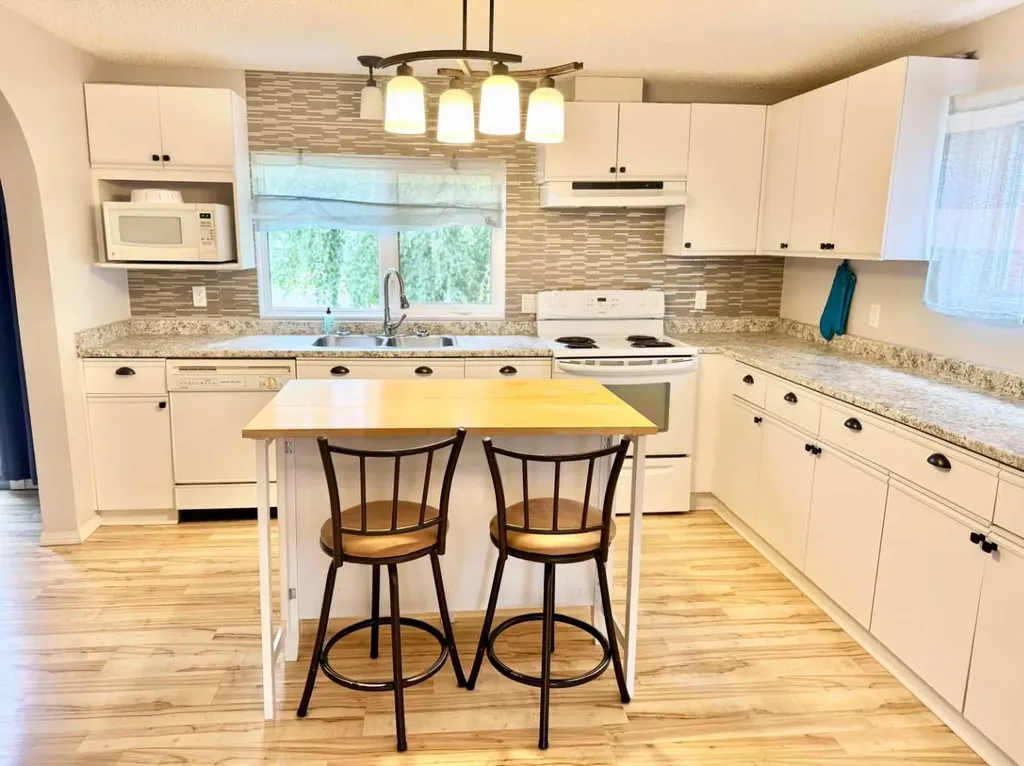 107 Central Avenue S.w Falher AB T0H 1M0