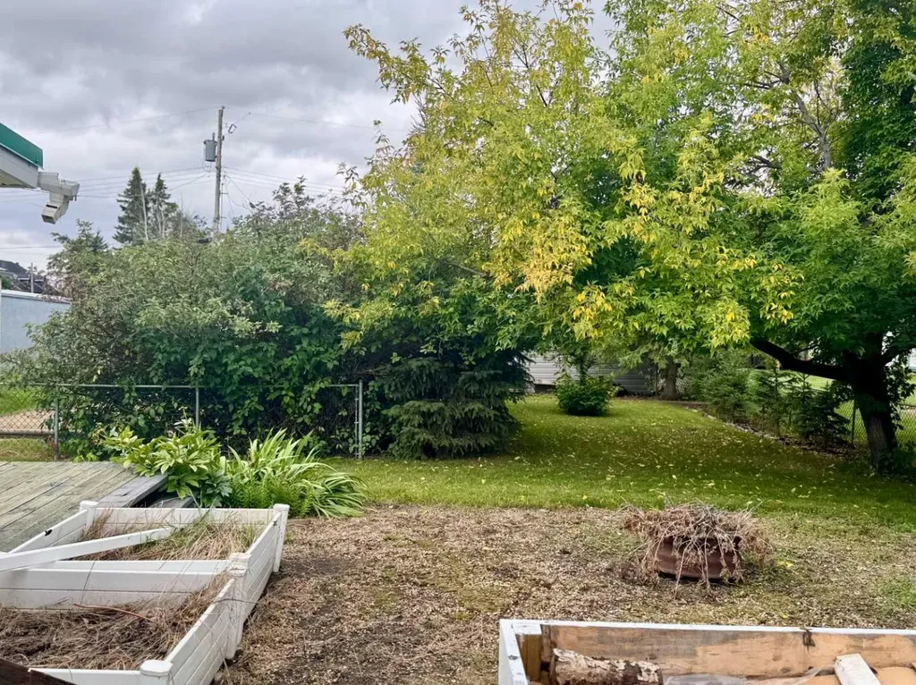 107 Central Avenue S.w Falher AB T0H 1M0