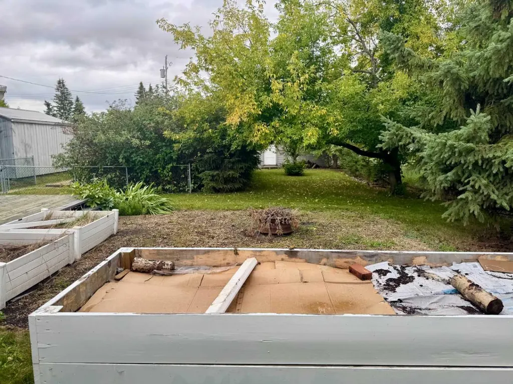 107 Central Avenue S.w Falher AB T0H 1M0