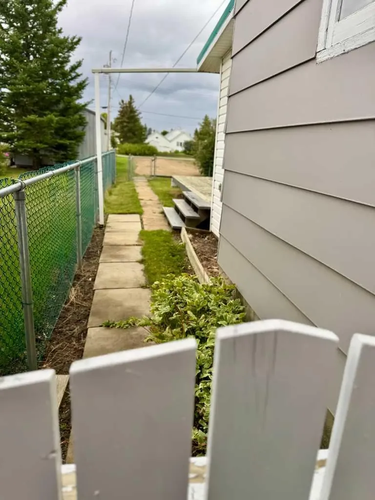 107 Central Avenue S.w Falher AB T0H 1M0