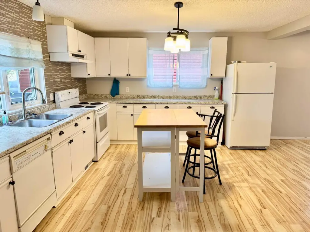 107 Central Avenue S.w Falher AB T0H 1M0