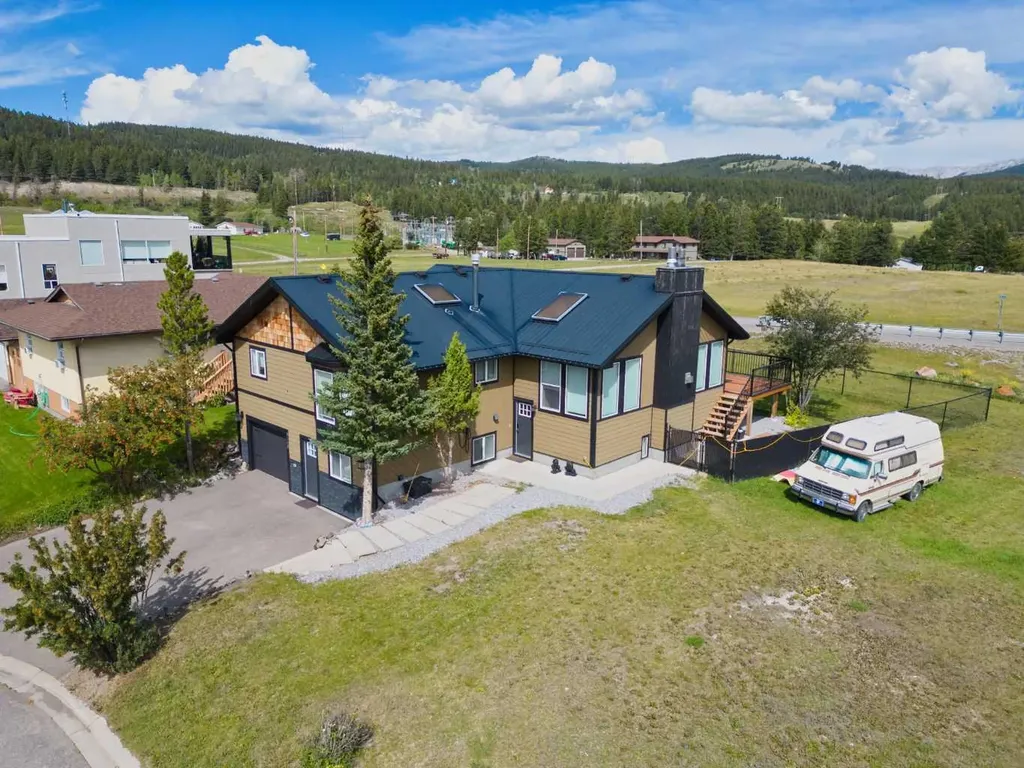 8149 26 Avenue Coleman AB T0K0M0