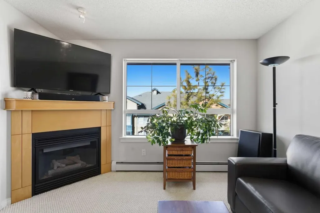 22 Richard Place SW Calgary AB T3E 7N6