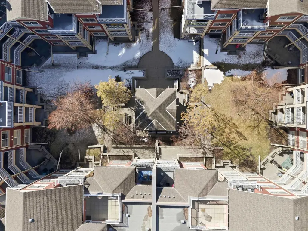 22 Richard Place SW Calgary AB T3E 7N6
