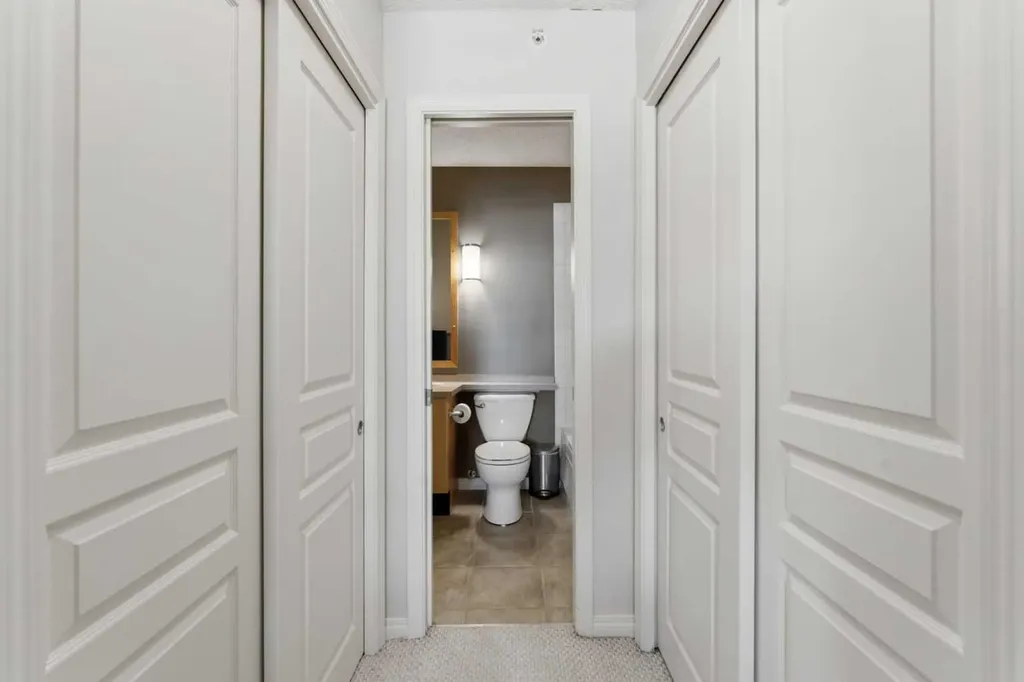 22 Richard Place SW Calgary AB T3E 7N6