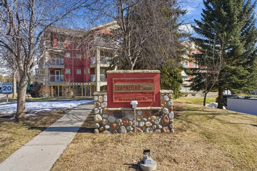 22 Richard Place SW Calgary AB T3E 7N6