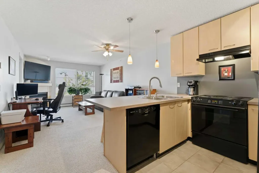 22 Richard Place SW Calgary AB T3E 7N6