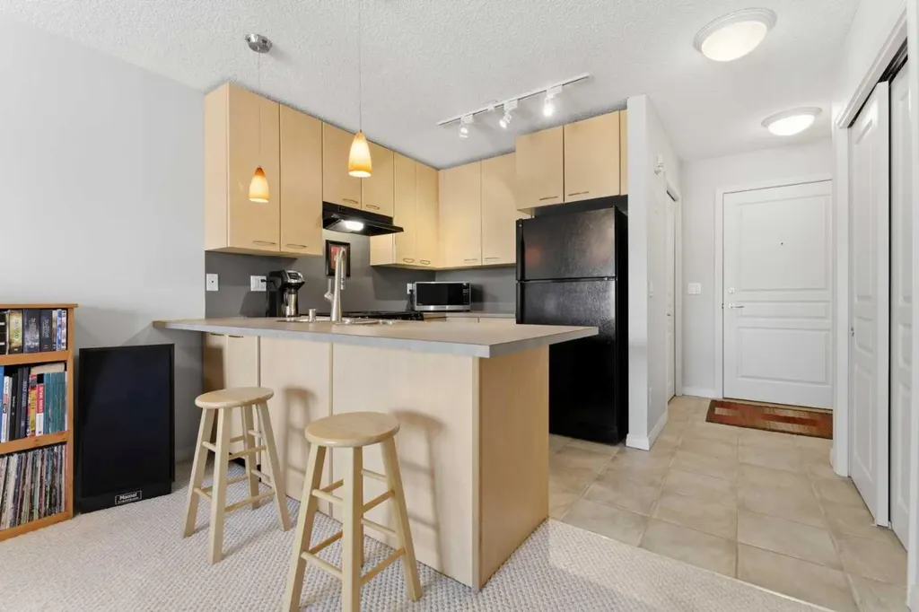 22 Richard Place SW Calgary AB T3E 7N6