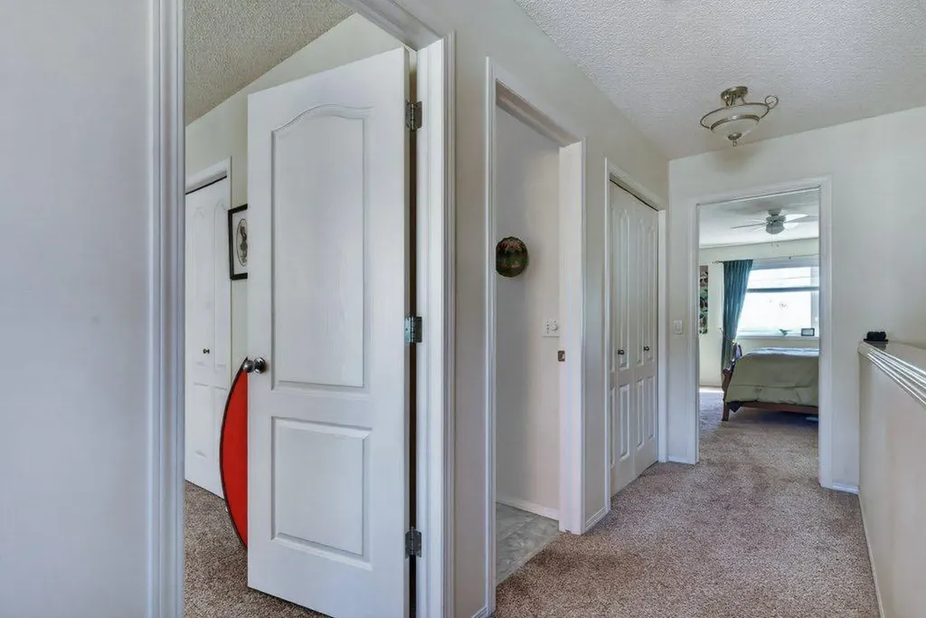 92 Hamptons Link NW Calgary AB T3A 5V9