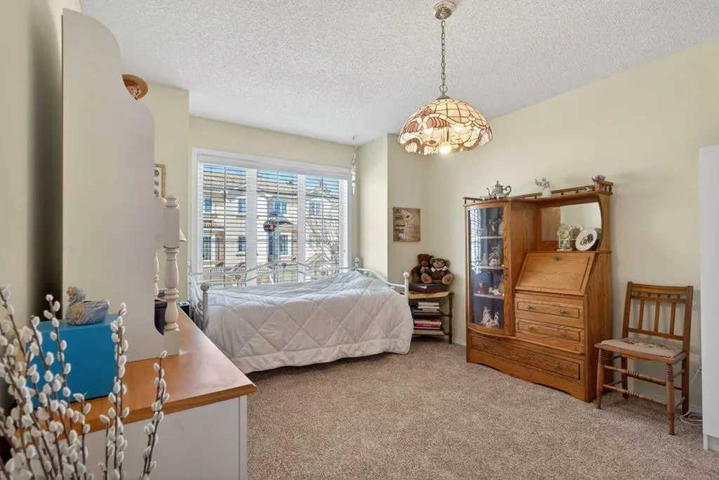 92 Hamptons Link NW Calgary AB T3A 5V9