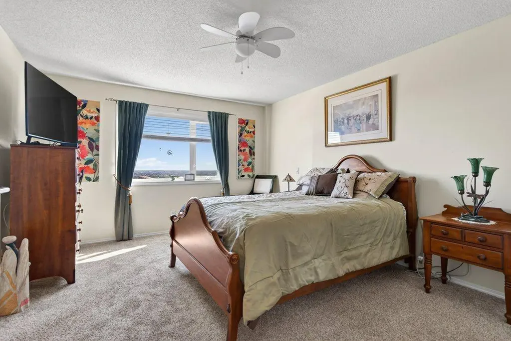 92 Hamptons Link NW Calgary AB T3A 5V9